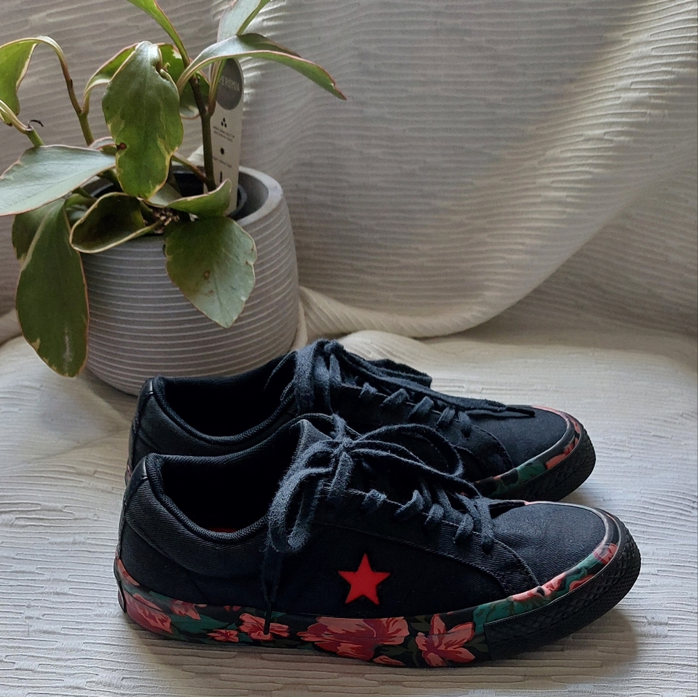 Black and Red Converse Sneakers Size 4 - Picture 6 of 13